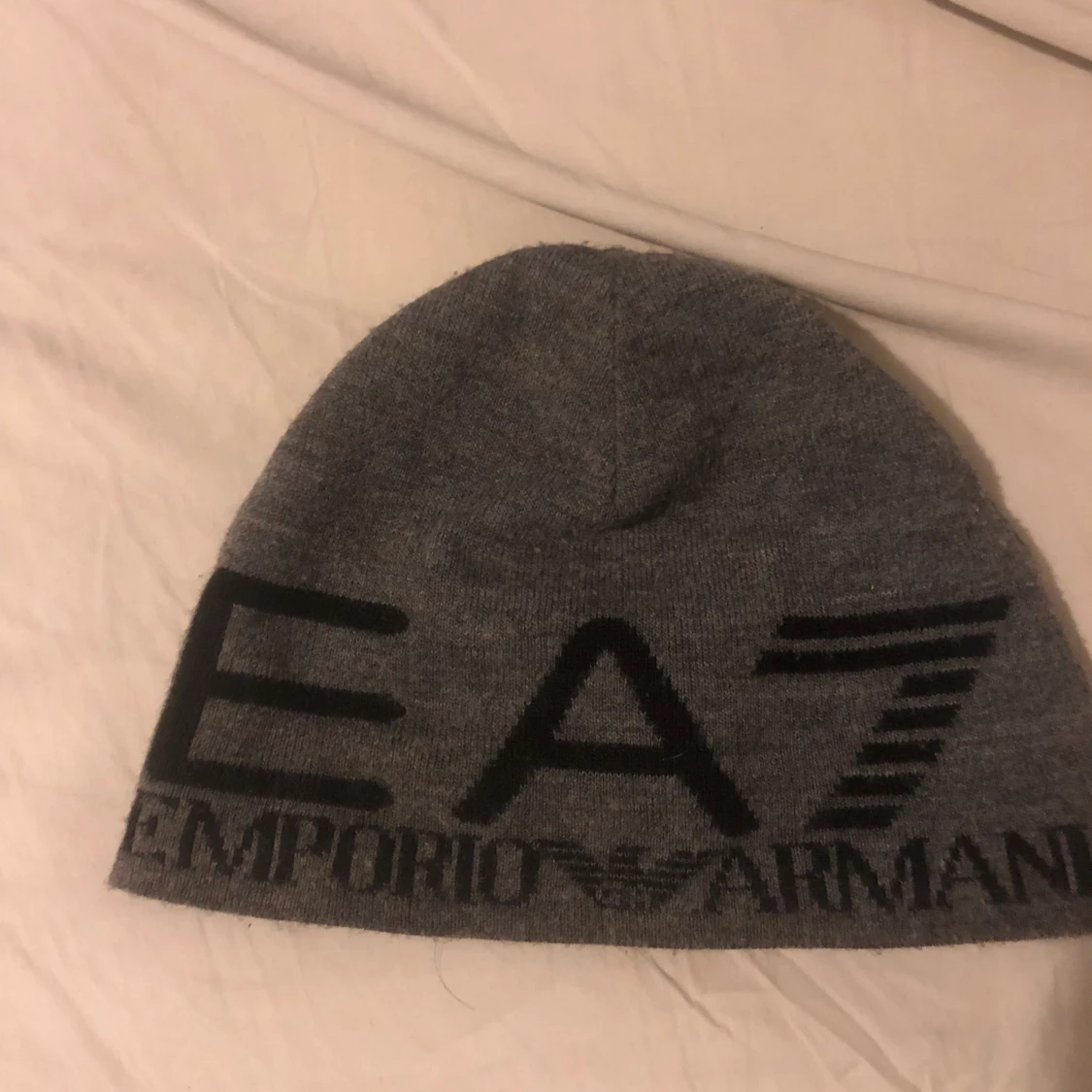 Ea7 mössa grå/svart