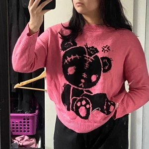 Skein tröja stl M/38 - Väldigt bra skick, nästan aldrig använd. Köpt från shein för månader sen. Säljer för jag inte använder den☺️50kr