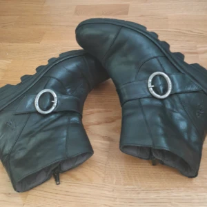 Boots - Fly London boots nästan ny ,strl.38 ,pris 350 kr