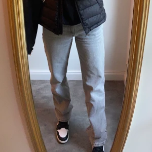 Low straight jeans - Skit snygga lågmidjade jeans från Gina Tricot, använda ett fåtal gånger.