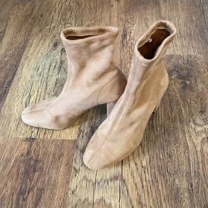 Höst skor - Super snygga skor från H&M - knappt använda utan skador.