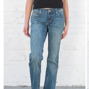 Brielle 90’S jeans  - Helt nyinköpta Brielle 90’S jeans, storlek s,  från Brandy Melville. Säljer då dem var för stora för mig🍂Skriv för privata bilder!! 