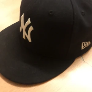 New era mlb NY yankies - Knappt använd, size one 