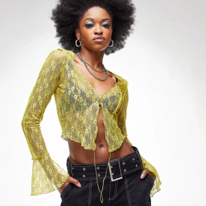 Spetstop med volym och långa armar - Utmärkt skift, aldrig använd. Inköpt för 299 kr, säljer för 250 kr + frakt 29 kr.