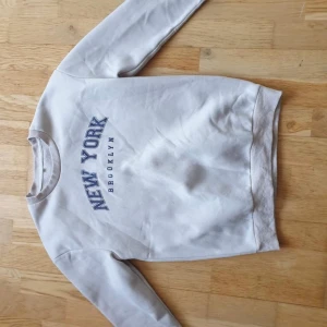 hoodie - hoodie strl s, aldrig använd. obs! finns i kävlinge