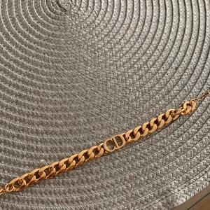 Christian dior armband - Ett fake christian dior armband som är väldigt likt den riktiga