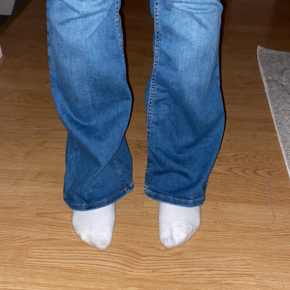 Använda 1 gång, bra materiel, stretchiga. . Jeans & Byxor.