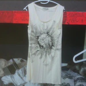 Klänning - Använd få gånger. 