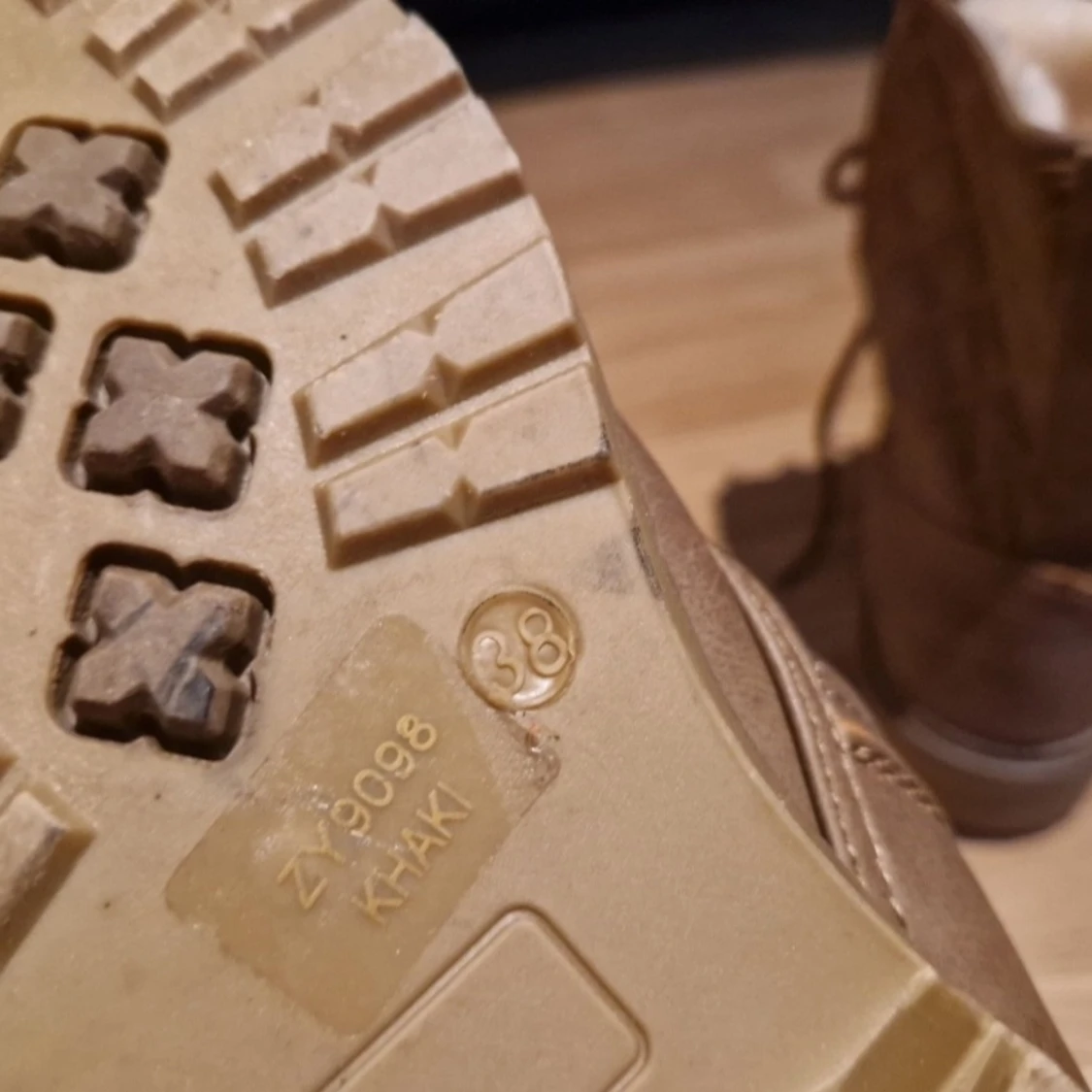 Strl 38 vinter khaki  - 90