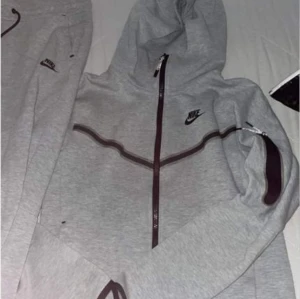 Nike dress  - Nike tech dress storlek på byxorna 170 tröjan storlek s 