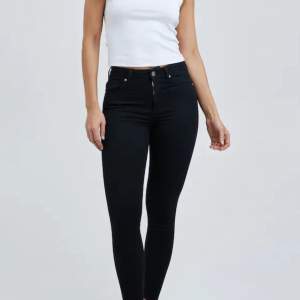 Svarta jeans från Bikbok helt nya med prislappar kvar och endast provade. Pris kan diskuteras vid snabb affär😊