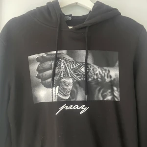 Hoodie - Fin hoodie köpt på junkyyard, pris kan diskuters