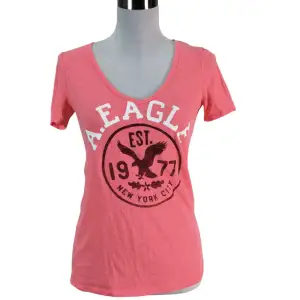 Rosa v-ringad T-shirt från American eagle
