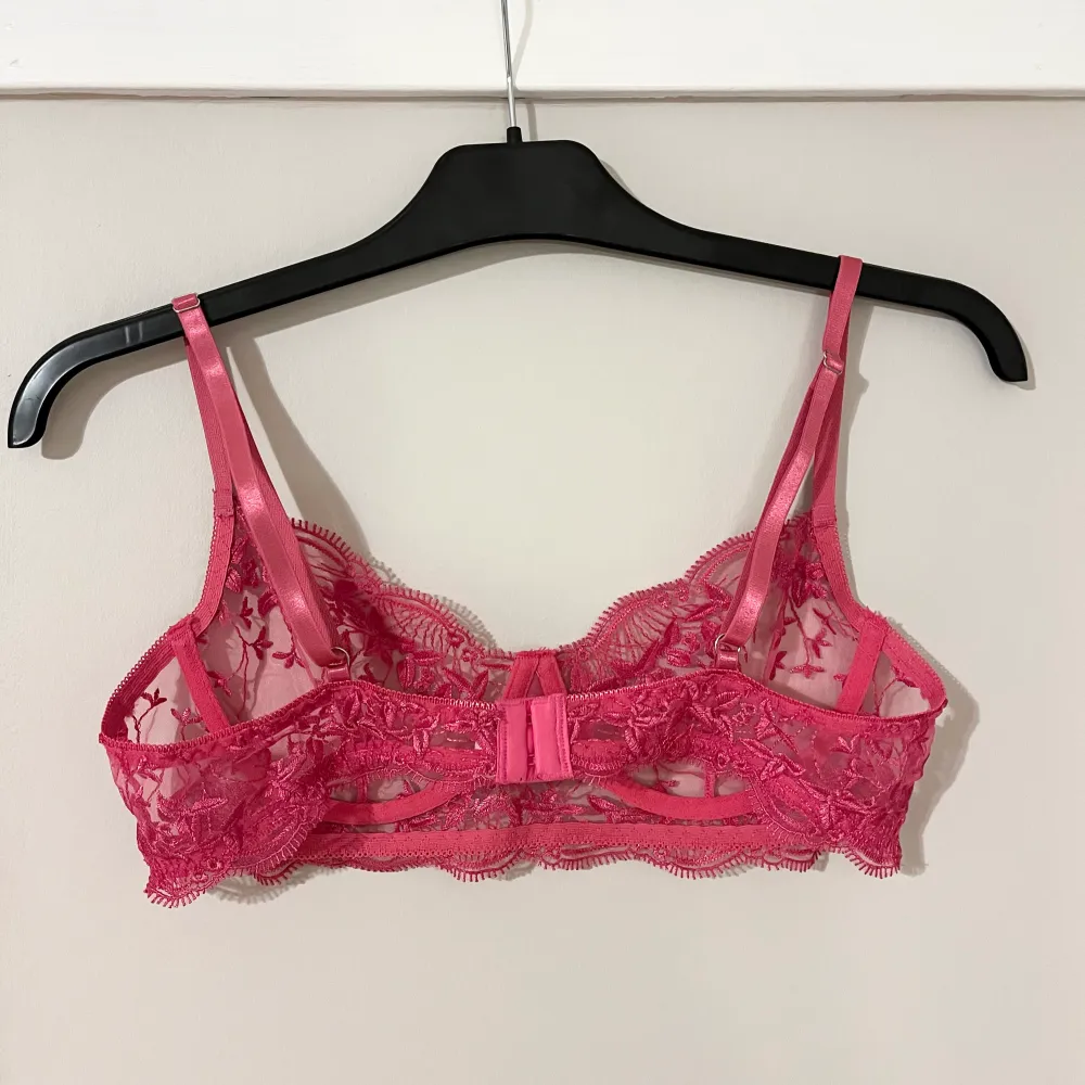 Superfin rosa spetsbralette!! Aldrig använd pga för liten. . Övrigt.