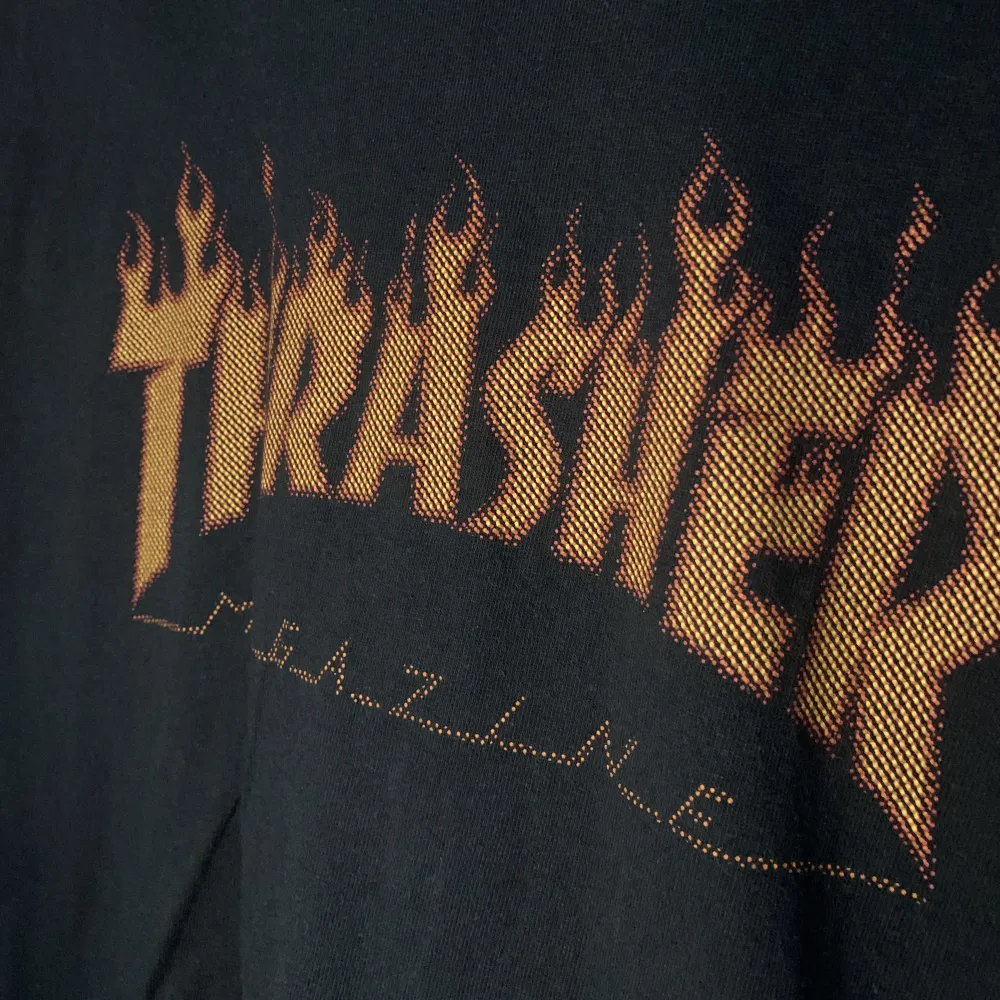 Thrasher t-shirt köpt på junkyard. Unisex storlek S i fint skick. . T-shirts.
