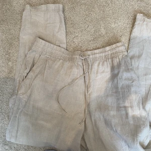 Linnebyxor  - Säljes då jsg köpt nya, väldigt fint skick!🥰strl m men passar mig som är en s också!