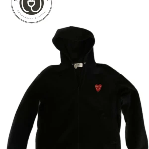 Comme des garcon hoodie - En riktigt snygg CDG hoodie. Tröjan är i riktigt bra skick.