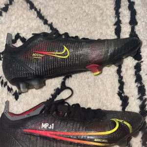Nike mecurial vapor 14 - Sjukt fina skor som inte går till användning eftersom för små