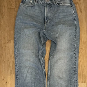 Blå, fina jeans från Gina!  - Fina bra i jeans i bra kvalitet! Använda 2 ggr