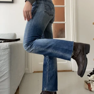 501 Levis! - 501or i storlek 29x32!⚡️Dom har använts en del och sista sömnen av benen är avklippta  vilket gör dom lite fransiga. Det är en söm som gått upp på sidan av ena benet (i slutet av benet) be om bild om du vill!⭐️