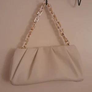 Vit väska - Ny utan prislapp 