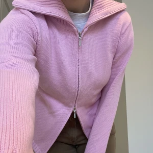 Esprit stickad cardigan med dragkedja - Dragkedja. Rosa, bra kvalitet. Inga defekter.