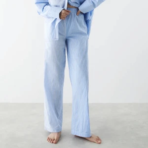 Djerf brizzy pants liknande  - Liknade brizzy pants djerf avanue. Perfekta till sommaren. Fungerar att klä upp och ner. 