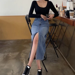 Kjol  - Väldigt trendigt kjol just nu, passar perfekt till våren😍💓💗. Köparen står för frakt budgivning om flera intresserade 