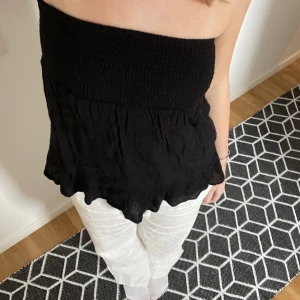 Svart topp - Svart kjol som är såå snygg att använda som topp. Passar s-m🥰