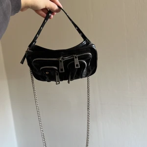 Núnoo väska - Ny skick! Köparen står för frakten!