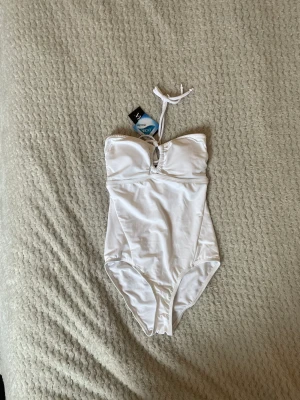 Oanvänd baddräkt storlek 34 - Oanvänd baddräkt storlek 34