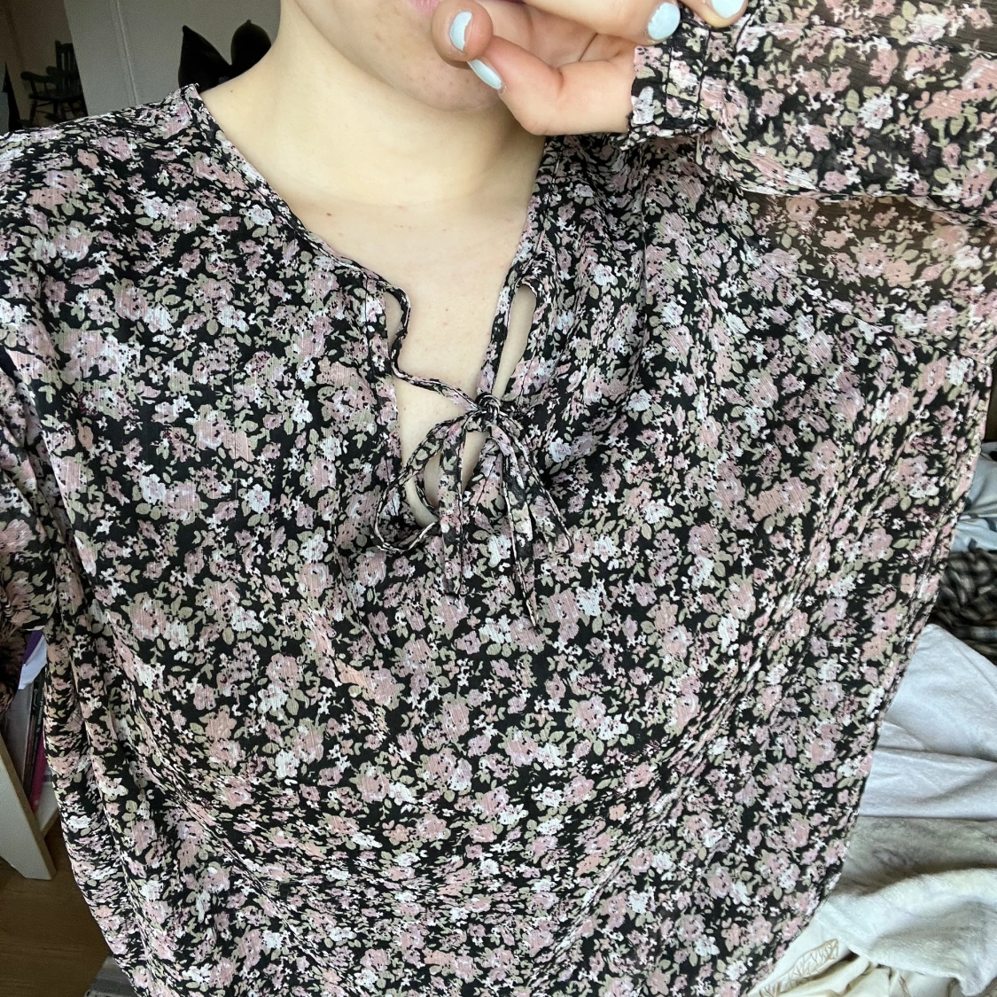 Söt blus med blommor - 90