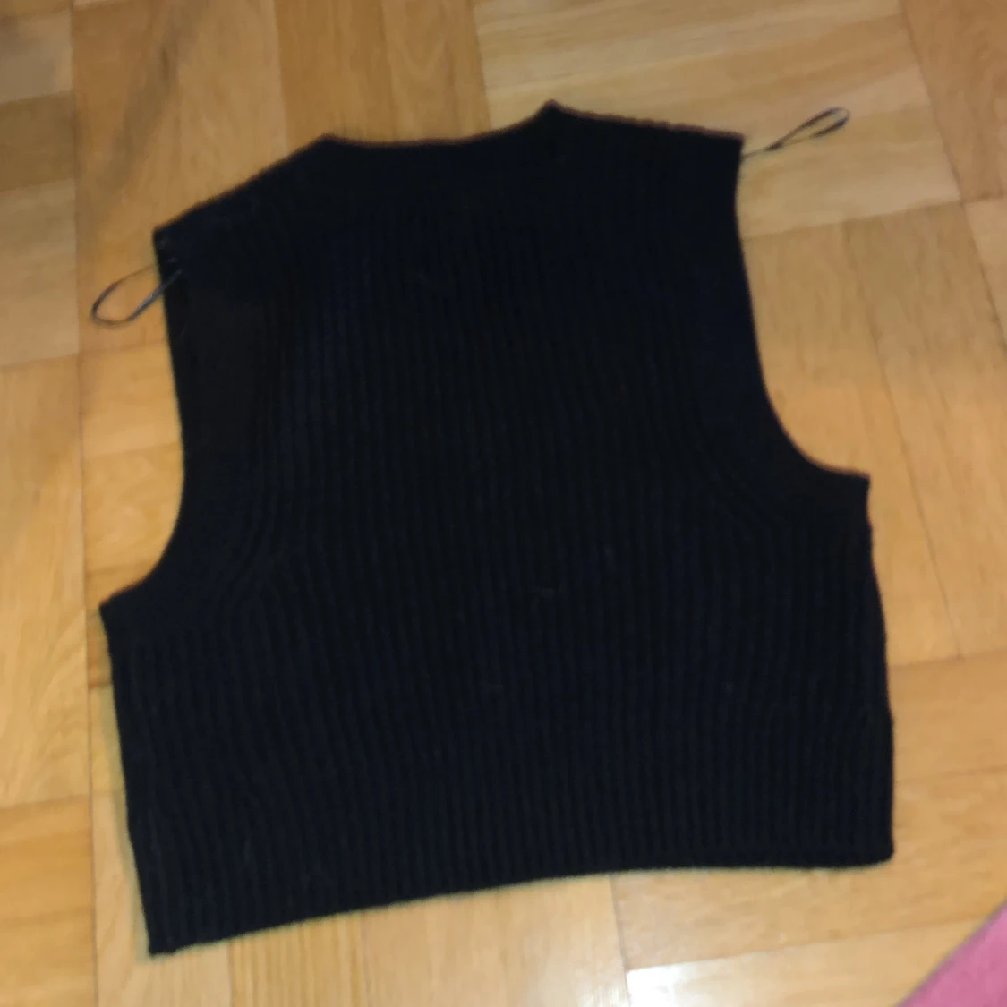 Stickad kort väst - 91