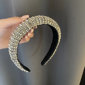 Diadem - Fint och trendigt diadem, säljer då det inte passar på mig