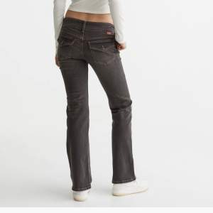 Nästintill oanvända jeans från hm  Storlek 38 Möts upp i Sthlm eller fraktar 