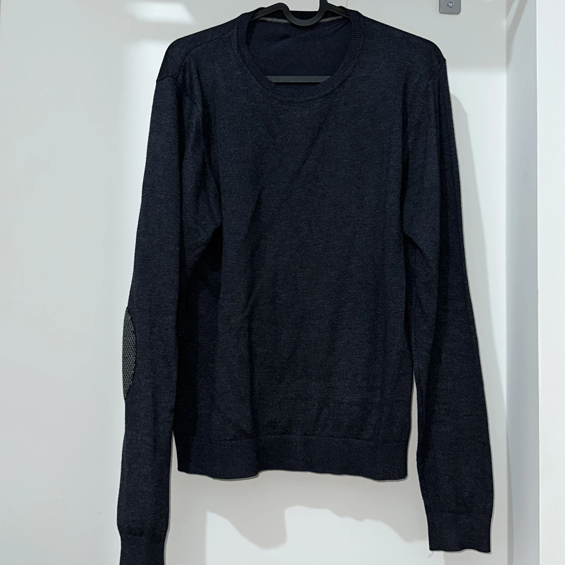 Slim fit round neck sweater 