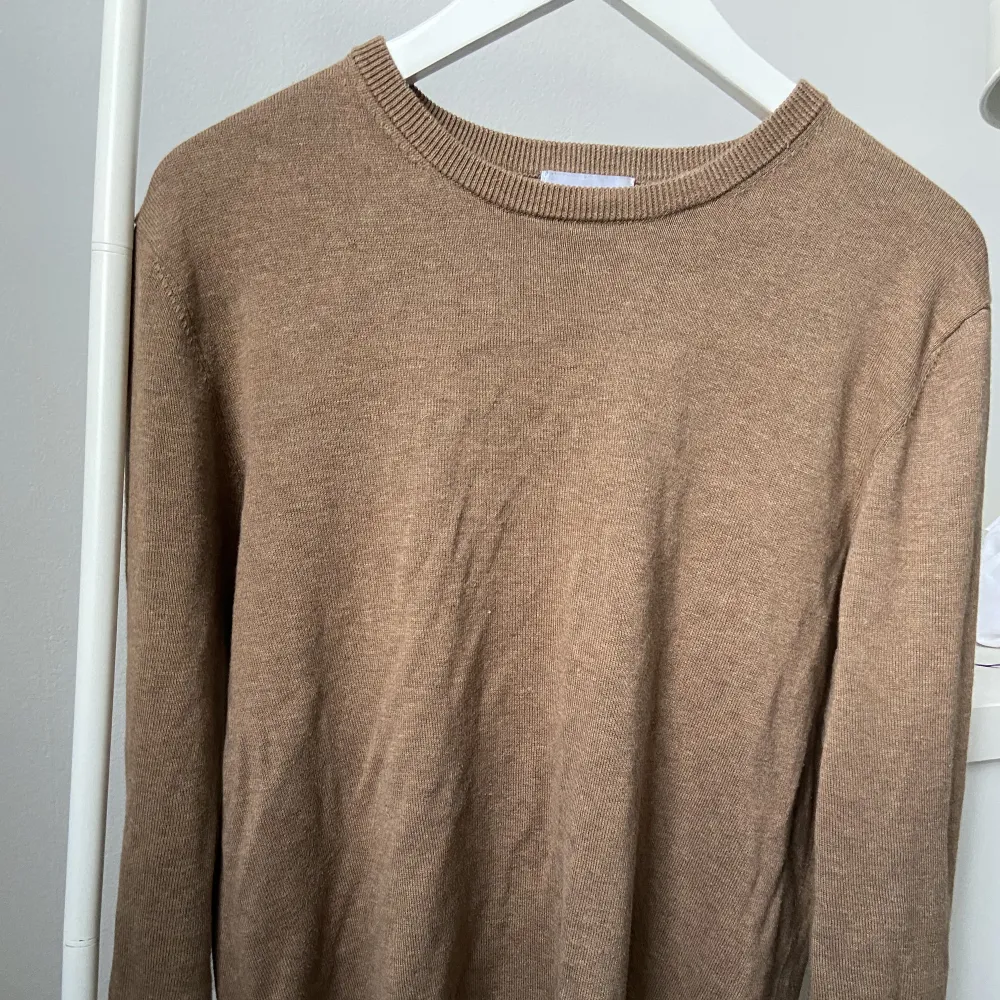 En fin stickad tröja från bläck knappt använd och i ett super bra skick . Tröjor & Koftor.
