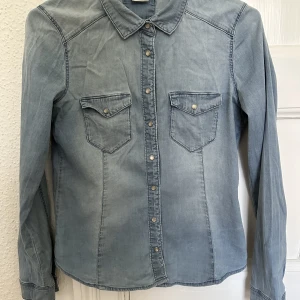 Denim skjorta - Stretchigt material, mjuk