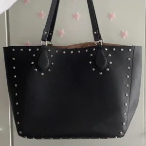 Väska zara med nitar - Väska från zara med nitar 