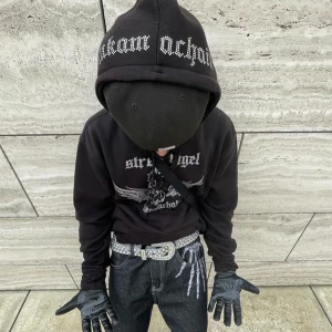 Rhinestone hoodie - Knappt använd skriv för mer bilder 