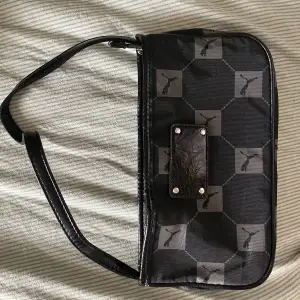 Svart&Grå handväska från Puma