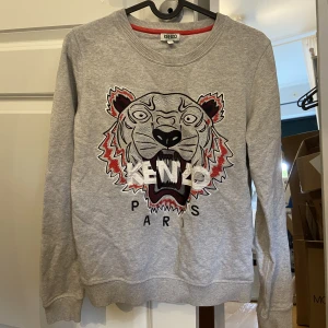 Kenzo tröja äkta  - Super snygg, äkta, mkr använd men inga defekter 