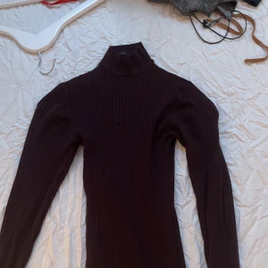 Vinröd höstklänning - Klänning från newyorker, inte så använd