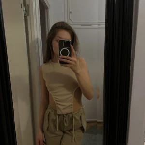 Topp - Söt beige top 