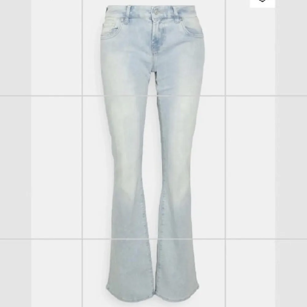 Lbt jeans aldrig använda och finns inte längre kvar att köpa någonstans💗💓💓. Jeans & Byxor.