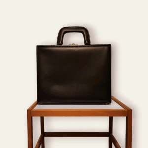 Black trunk - If you like vintage, you should think about it 😉 