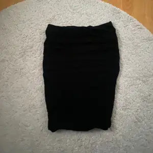 Basic svart kjol - Storlek M - Ordinare från H&M - Köparen betalar för frakt - Inga returer - Betalning via köp direkt 