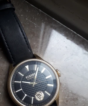 Vercase klocka  - Bra skick funkar fel fritt