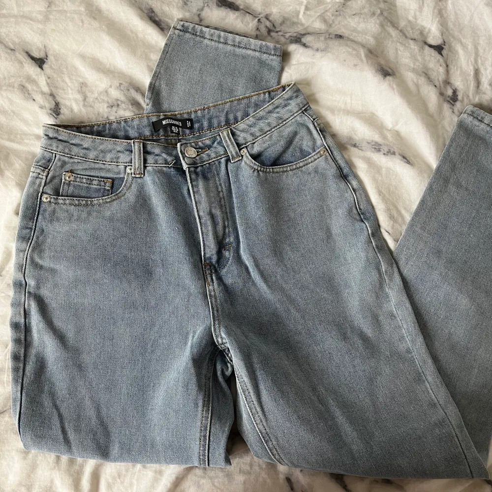 Jättefina jeans från Missguided i jättebra skick❤️. Jeans & Byxor.