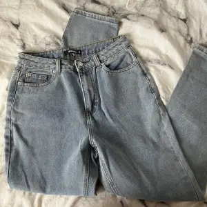 Jättefina jeans från Missguided i jättebra skick❤️